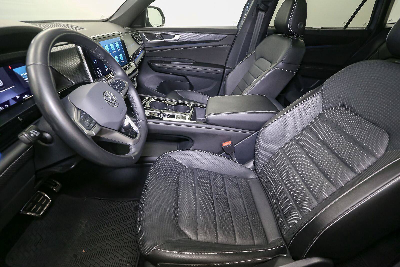 Certified 2024 Volkswagen Atlas Cross Sport SEL R-Line AWD/4WD image 48