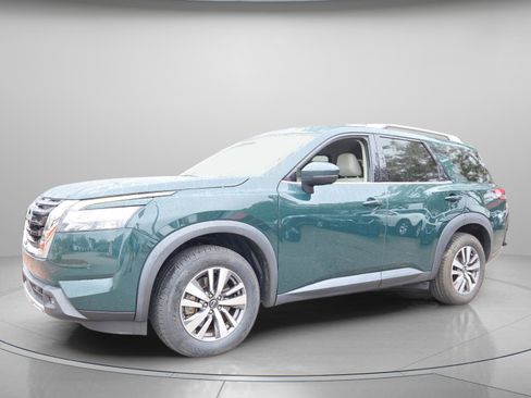 Used 2023 Nissan Pathfinder SL image 3