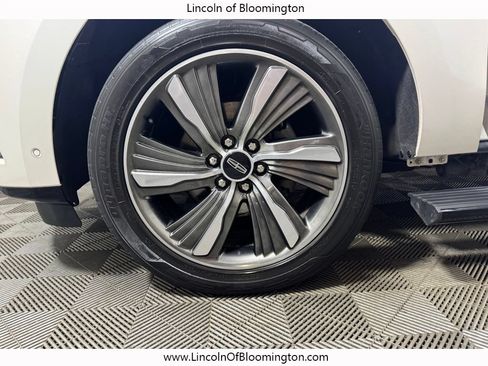 Used 2019 Lincoln Navigator Reserve AWD/4WD image 24