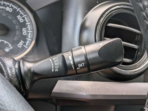 Used 2020 Toyota Tacoma TRD Off-Road w/ Technology Package AWD/4WD image 29