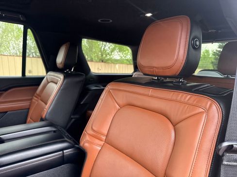 Used 2018 Lincoln Navigator Reserve w/ Technology Package image 20