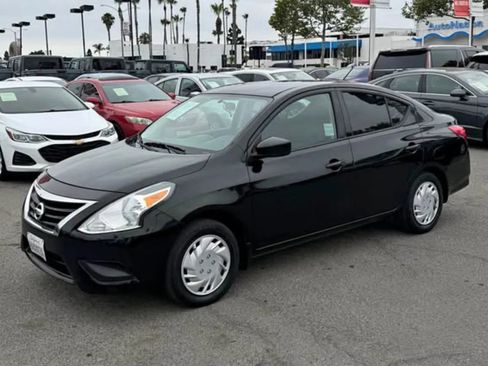 Used 2017 Nissan Versa S FWD image 2