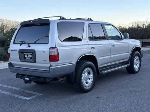 Used 2000 Toyota 4Runner SR5 image 8