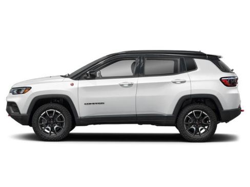 Used 2025 Jeep Compass Trailhawk w/ Trailhawk Elite Group image 3