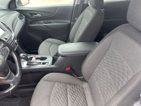 Used 2018 Chevrolet Equinox LT FWD image 3
