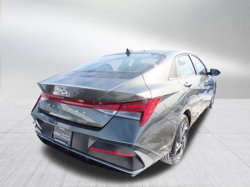 Used 2025 Hyundai Elantra SEL image 7