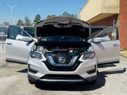 Used 2017 Nissan Rogue SV w/ SV Premium Package image 32