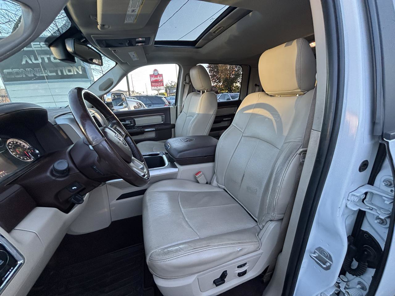 Used 2018 RAM 1500 Laramie w/ Convenience Group AWD/4WD image 8