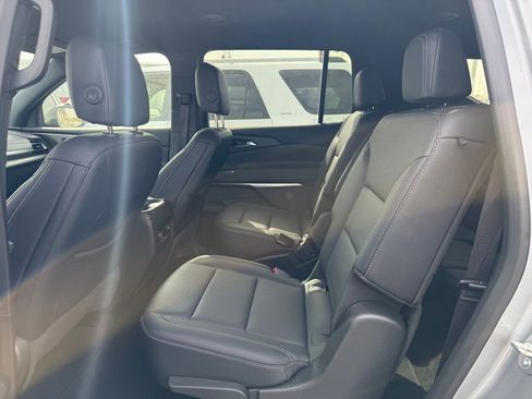 Used 2025 Chevrolet Traverse LT image 14