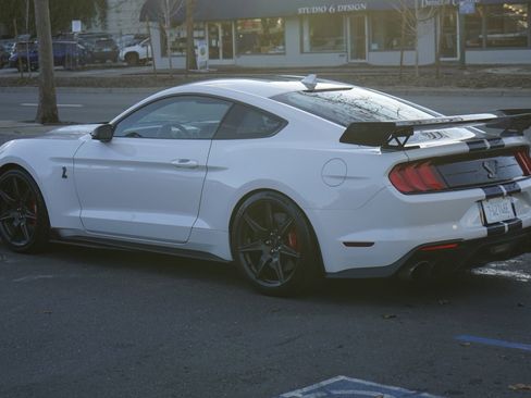 Used 2020 Ford Mustang Shelby GT500 w/ Carbon Fiber Track Pack image 11