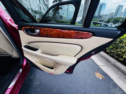 Used 2007 Jaguar XJ8 image 27