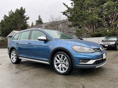 Used 2019 Volkswagen Golf Alltrack SEL image 2