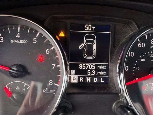 Used 2011 Nissan Rogue SV w/ Premium Pkg image 13