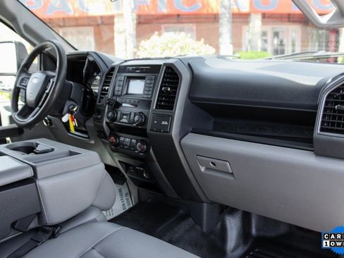 Used 2022 Ford F550 2WD Crew Cab Super Duty w/ Power Equipment Group image 34