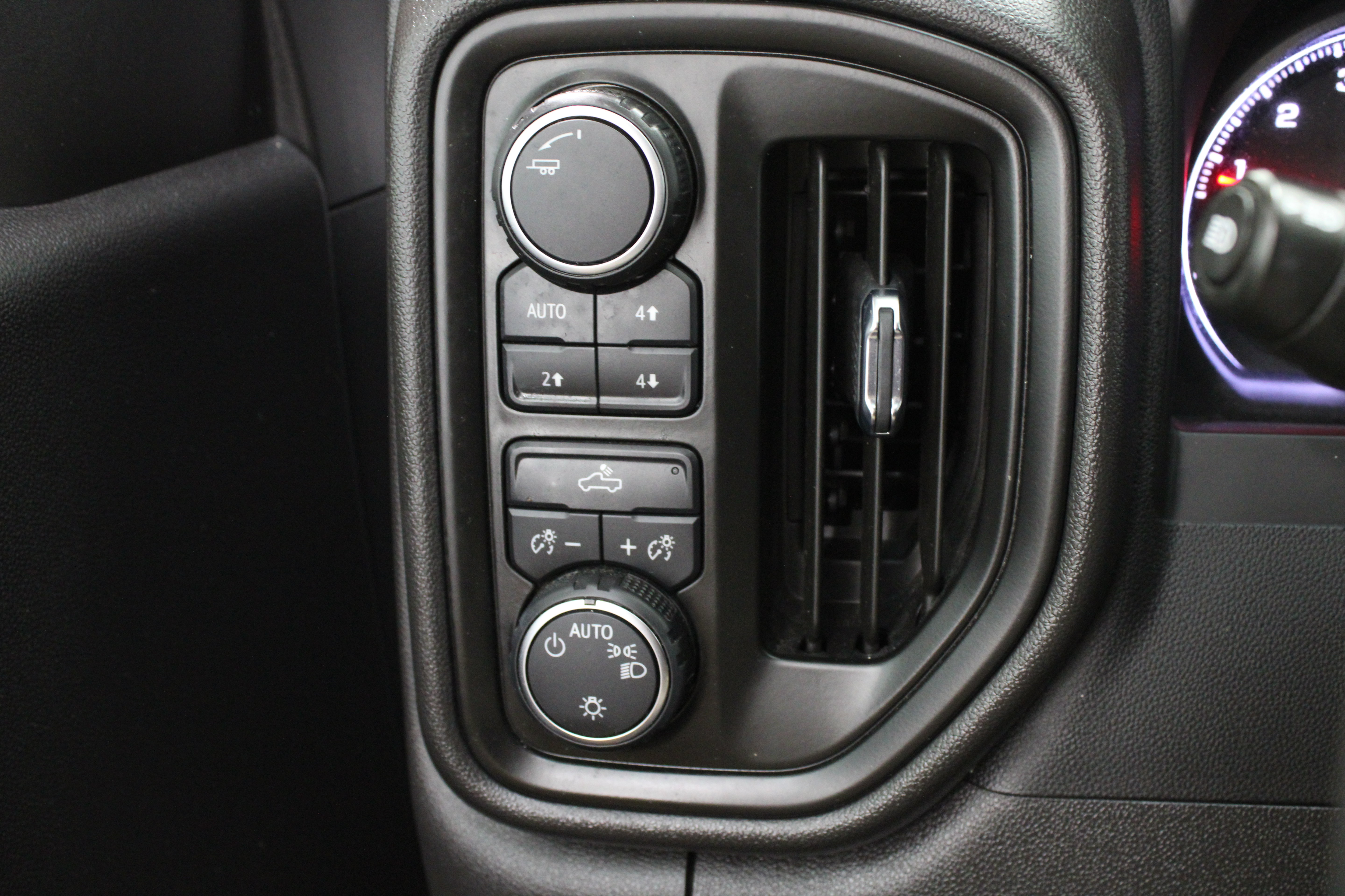 Used 2023 Chevrolet Silverado 1500 Custom Trail Boss AWD/4WD image 25