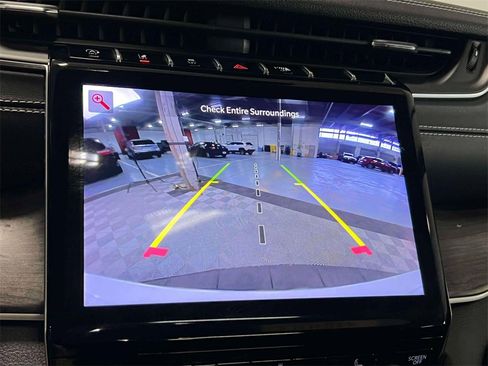 Used 2023 Jeep Grand Cherokee L Limited image 31