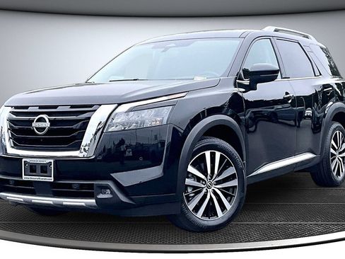 Used 2025 Nissan Pathfinder Platinum AWD/4WD image 3