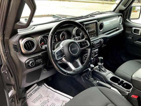 Used 2018 Jeep Wrangler Unlimited Sahara AWD/4WD image 13
