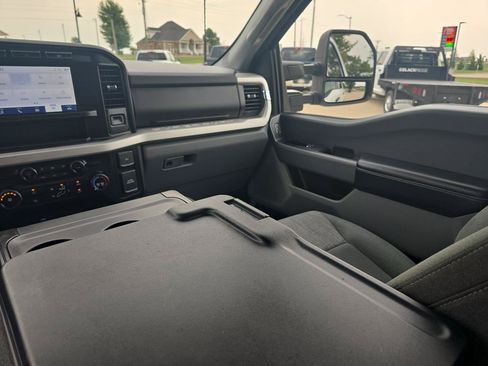 Used 2024 Ford F250 XLT w/ Snow Plow/Camper Package AWD/4WD image 11