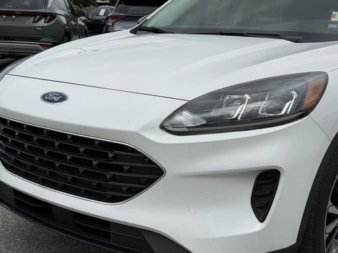 Used 2022 Ford Escape SE w/ SE Sport Appearance Package FWD image 10