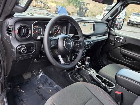 Certified 2026 Jeep Wrangler Unlimited Rubicon AWD/4WD image 10