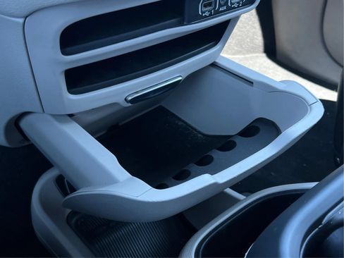 Used 2024 Chrysler Pacifica Limited FWD image 47