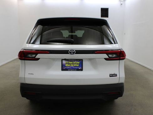 Used 2024 Toyota Grand Highlander Limited image 3