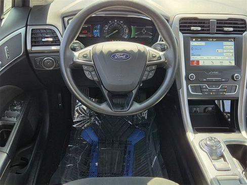 Used 2019 Ford Fusion SE image 7