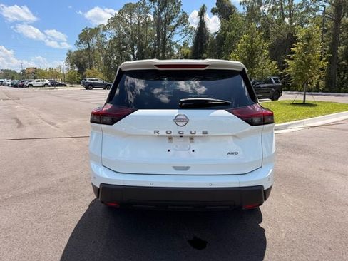 Used 2024 Nissan Rogue S AWD/4WD image 10