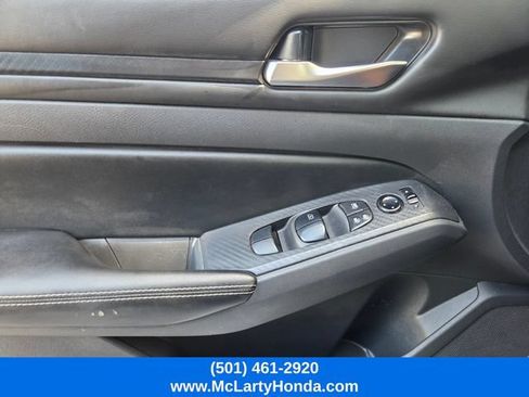 Used 2024 Nissan Altima 2.5 SV FWD image 30
