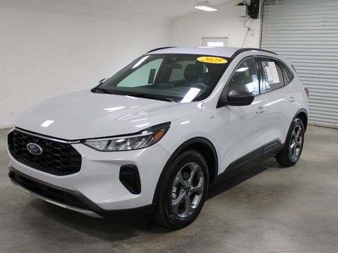 Used 2025 Ford Escape ST-Line FWD image 4