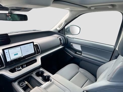 New 2025 Ford Expedition Max Active image 24