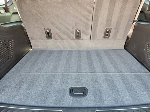 Used 2024 GMC Yukon XL SLT w/ SLT Luxury Package image 33