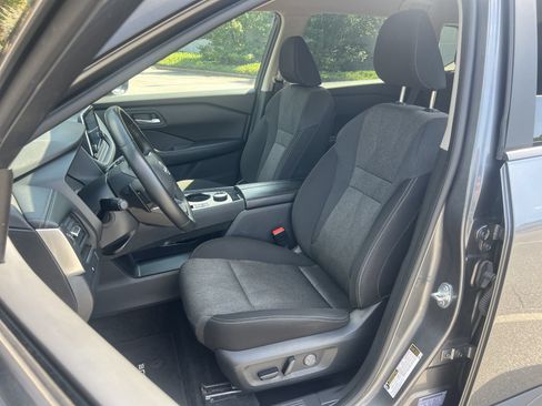 Used 2025 Nissan Rogue SV AWD/4WD image 15