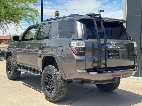 Used 2017 Toyota 4Runner SR5 AWD/4WD image 8