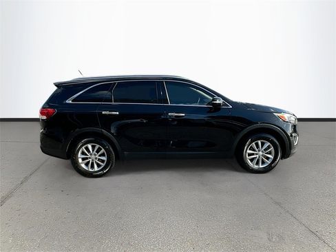 Used 2017 Kia Sorento LX image 8