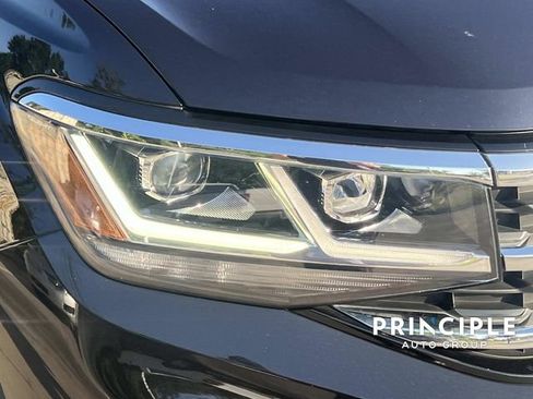 Used 2023 Volkswagen Atlas Cross Sport SE w/ Panoramic Sunroof Package FWD image 9