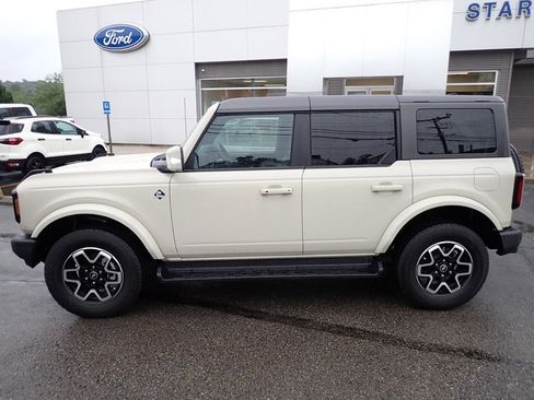 Used 2025 Ford Bronco Outer Banks AWD/4WD image 2