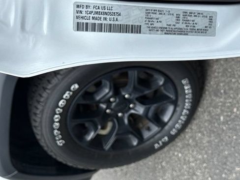 Used 2022 Jeep Cherokee Trailhawk w/ Trailer Tow Group AWD/4WD image 17