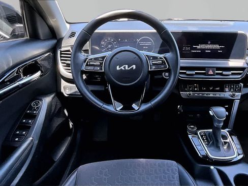 Used 2024 Kia Seltos S FWD image 6