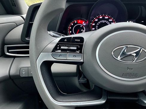 Used 2023 Hyundai Elantra SEL image 18