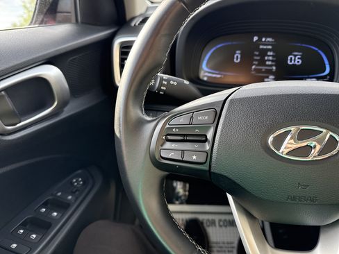 Used 2025 Hyundai Venue SEL FWD image 28