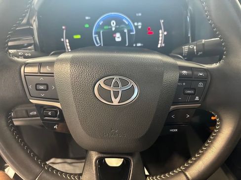 Used 2025 Toyota Camry LE FWD image 8
