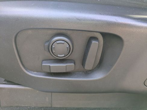 Used 2023 Land Rover Discovery Metropolitan Edition image 13