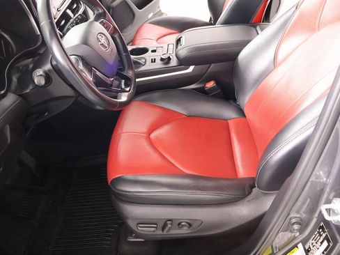 Used 2021 Toyota Highlander XSE image 11
