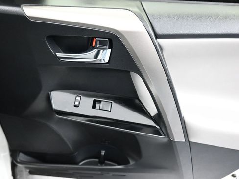 Used 2018 Toyota RAV4 Limited image 43