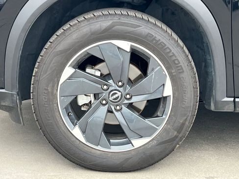 Certified 2025 Nissan Rogue SV image 12