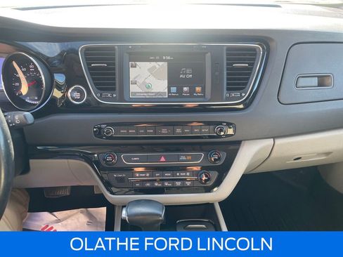Used 2018 Kia Sedona SX image 13