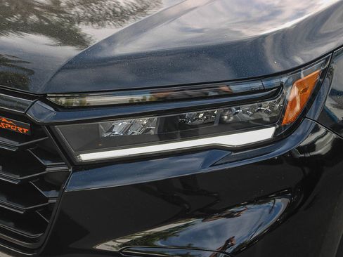 Used 2024 Honda Pilot TrailSport image 5