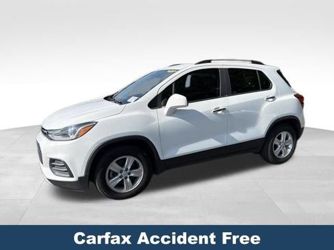 Used 2020 Chevrolet Trax LT w/ LT Convenience Package FWD image 3
